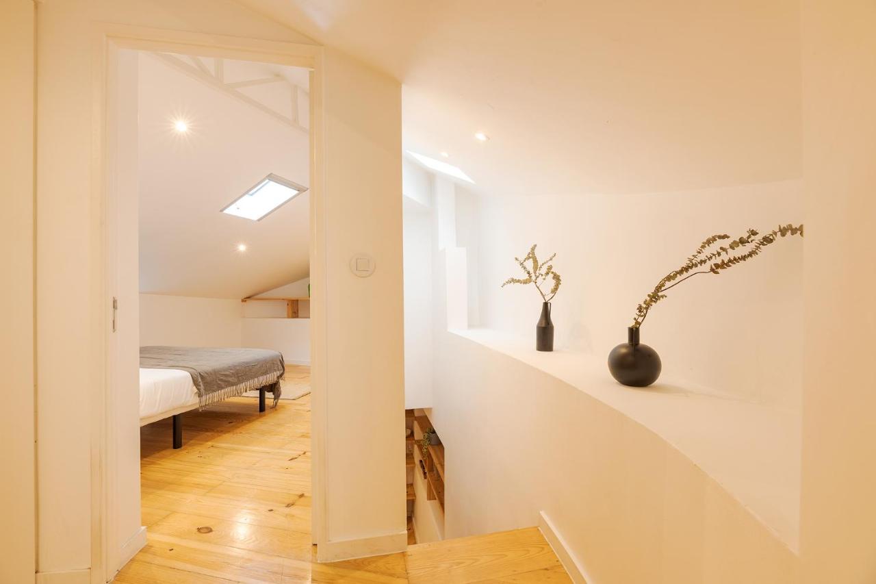 The Yellow House Spacious Duplex In Prazeres District Lisabona Exterior foto