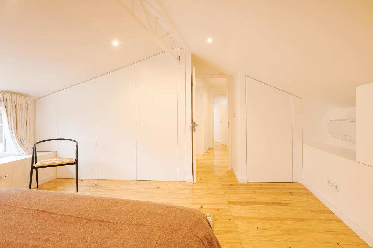 The Yellow House Spacious Duplex In Prazeres District Lisabona Exterior foto