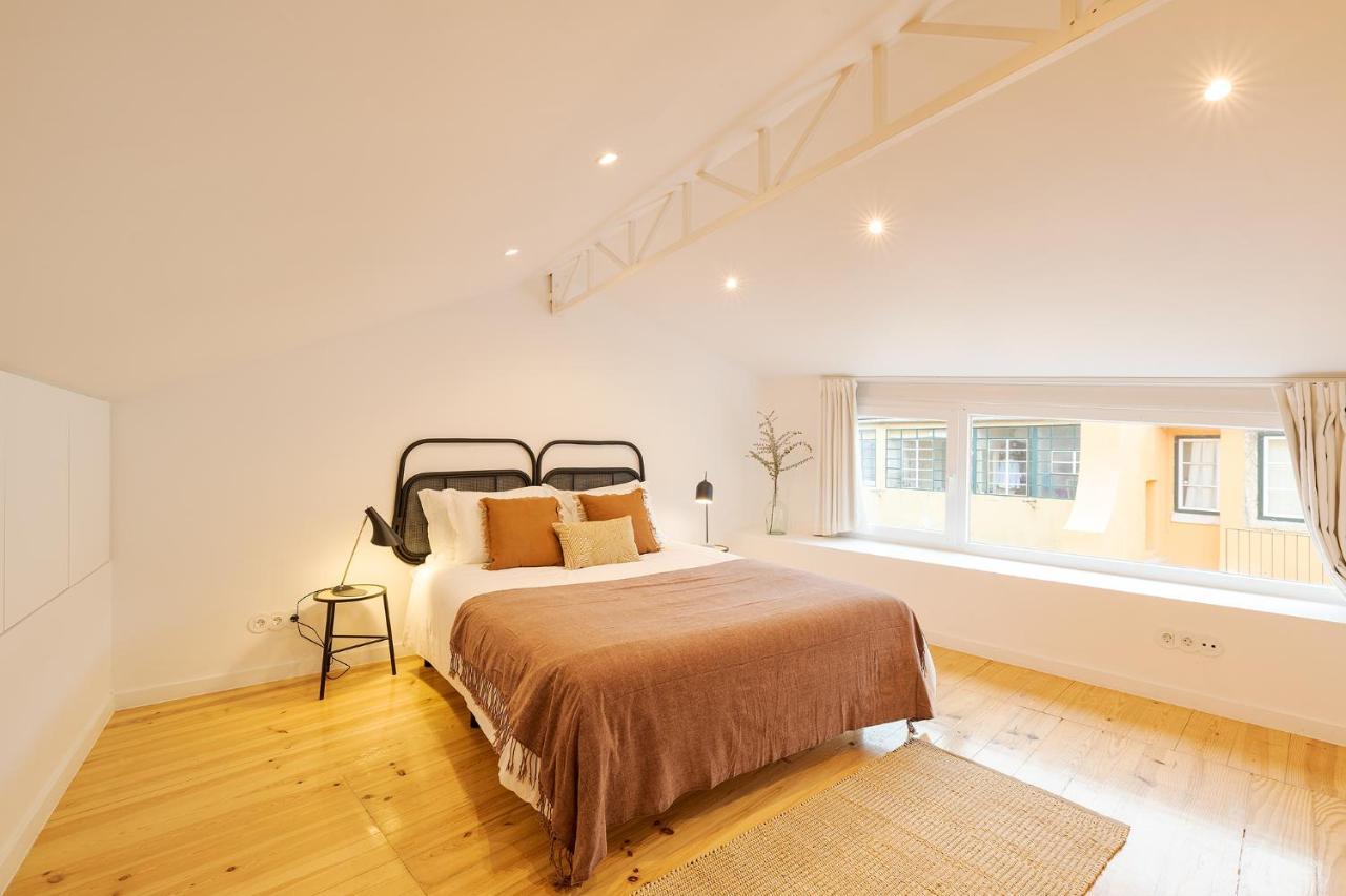 The Yellow House Spacious Duplex In Prazeres District Lisabona Exterior foto