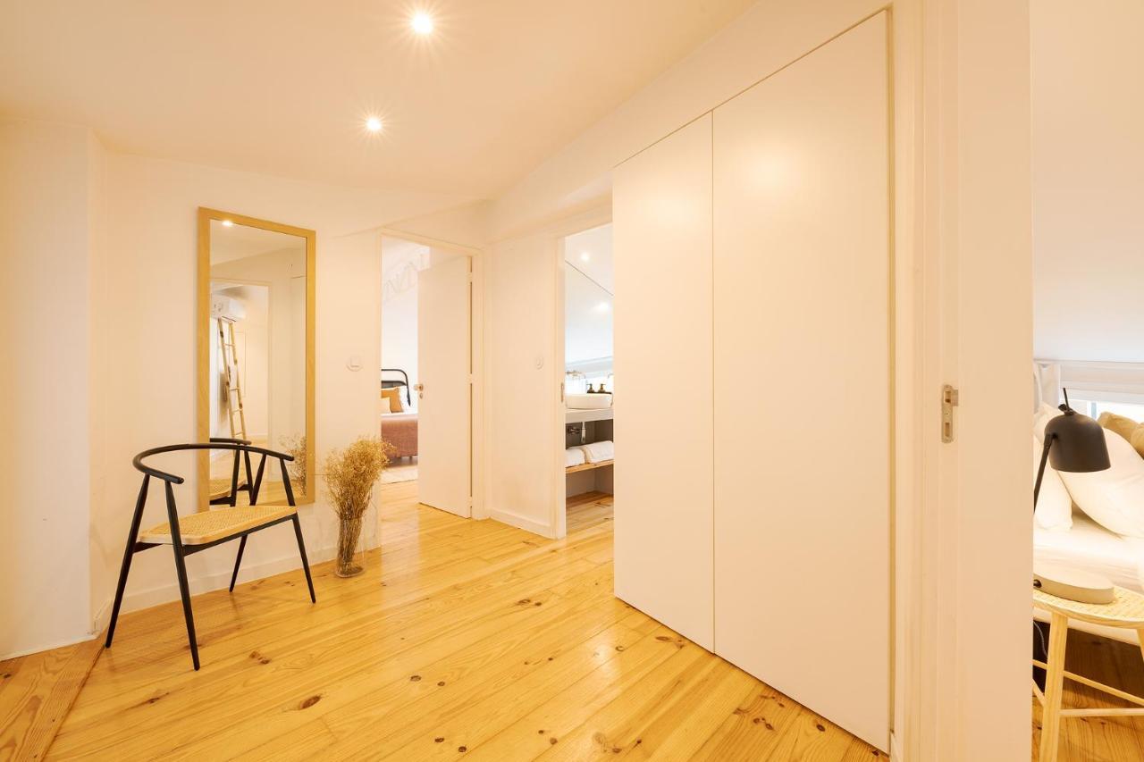 The Yellow House Spacious Duplex In Prazeres District Lisabona Exterior foto
