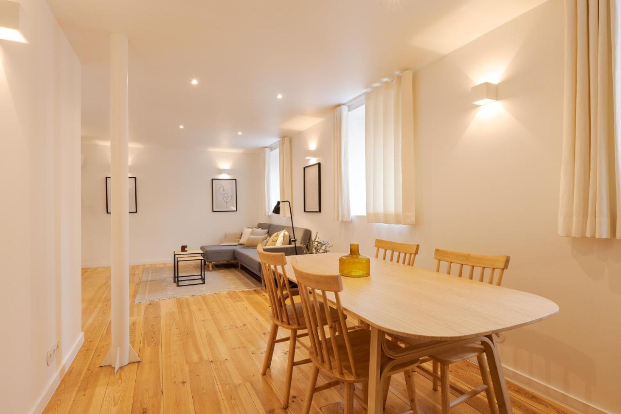 The Yellow House Spacious Duplex In Prazeres District Lisabona Exterior foto