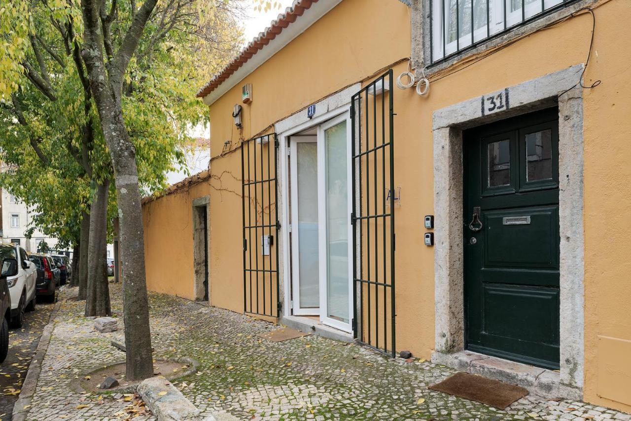 The Yellow House Spacious Duplex In Prazeres District Lisabona Exterior foto