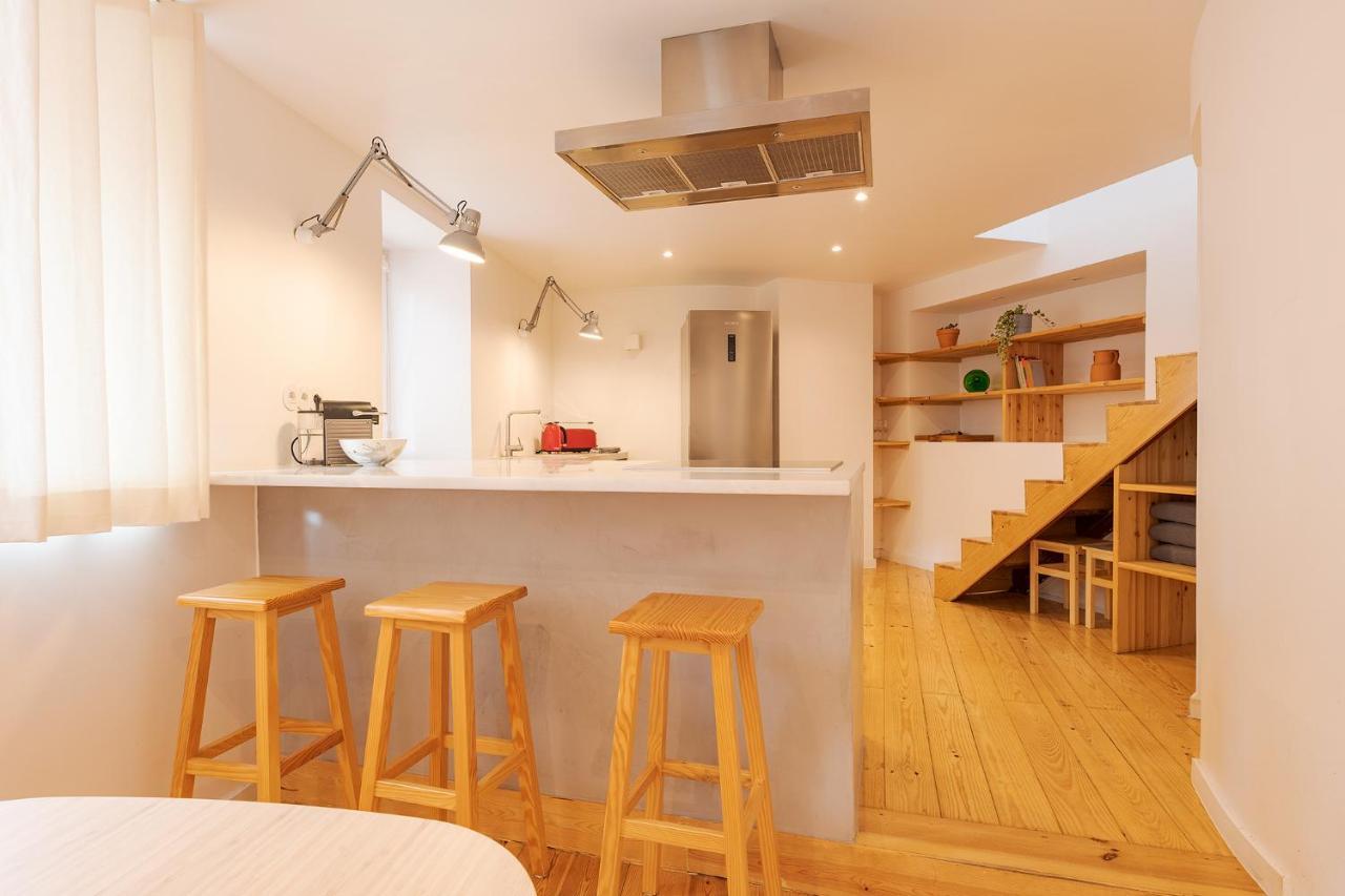 The Yellow House Spacious Duplex In Prazeres District Lisabona Exterior foto